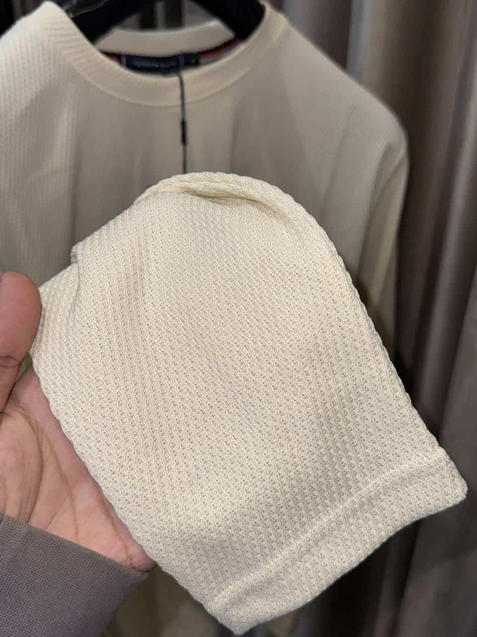 Tommy hilfige_r CREAM SWEATSHIRT WITH ULTRA PREMIUM QUALITY WITH BRAND PACKING
