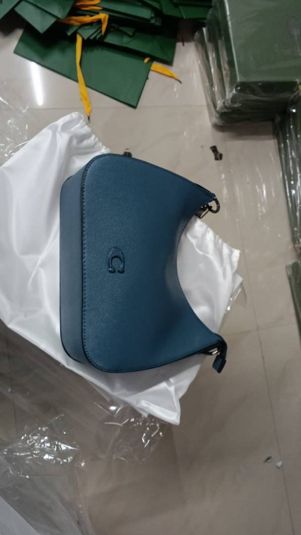 Coac_h Hobo Crossbody With Signature Canvas comes with 3 belts with box