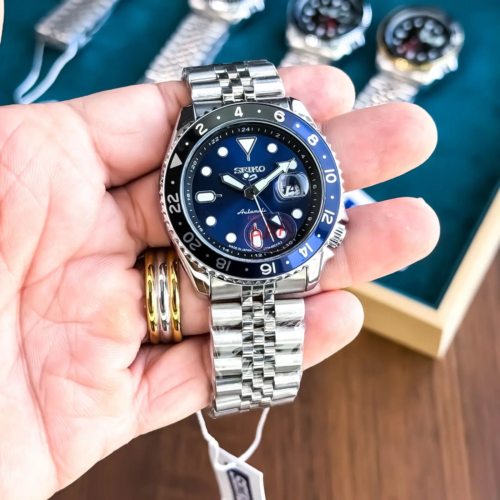 SEIKO_GMT_SILVER_BLUE