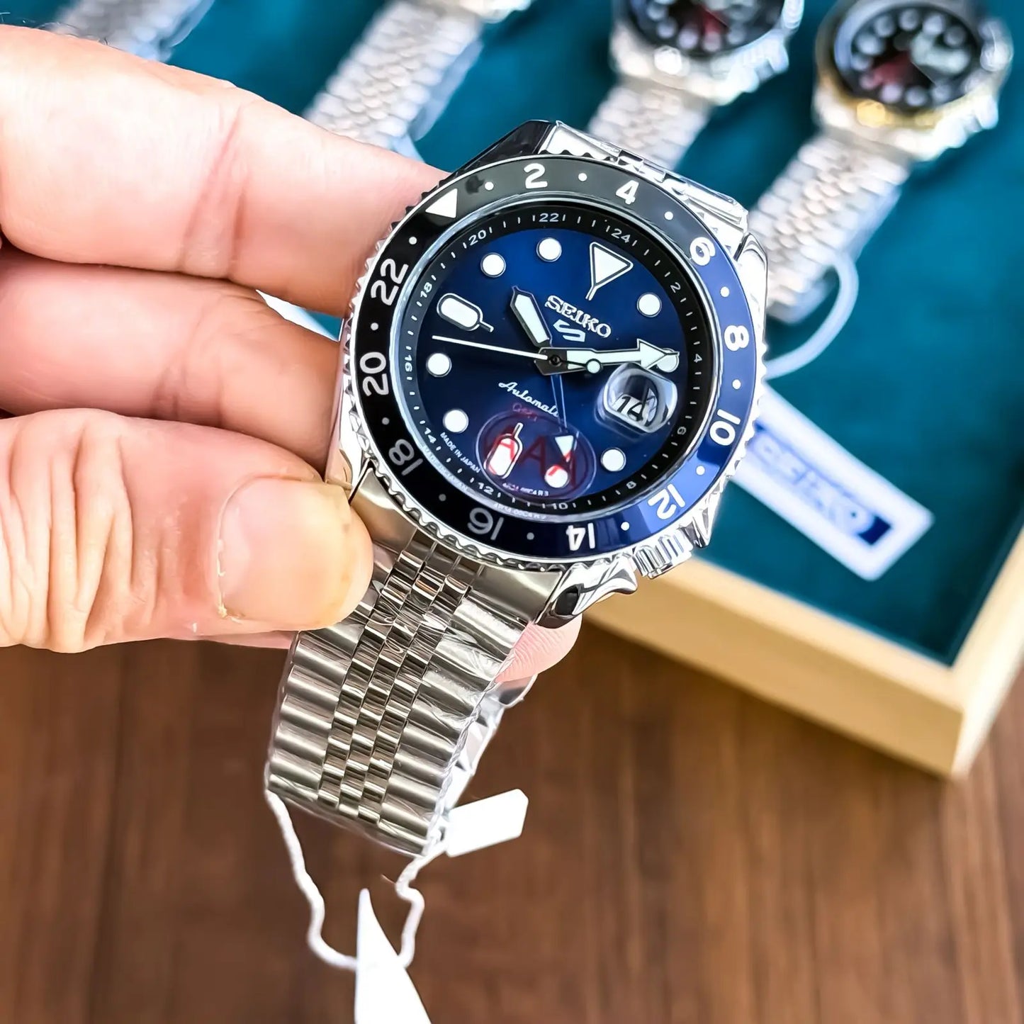 SEIKO_GMT_SILVER_BLUE