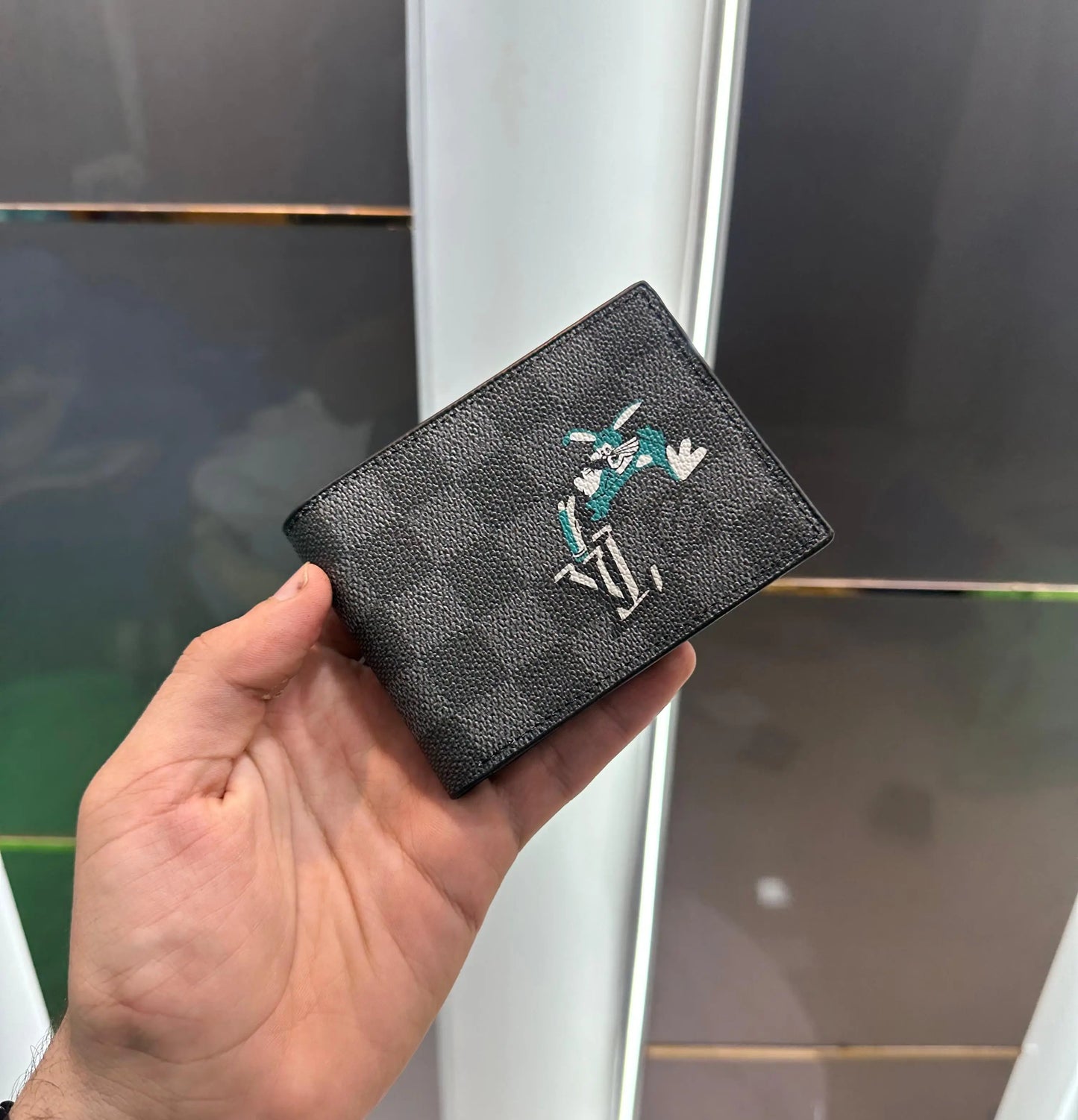 Louis Vuitto n Grey Monogram Premium Wallet