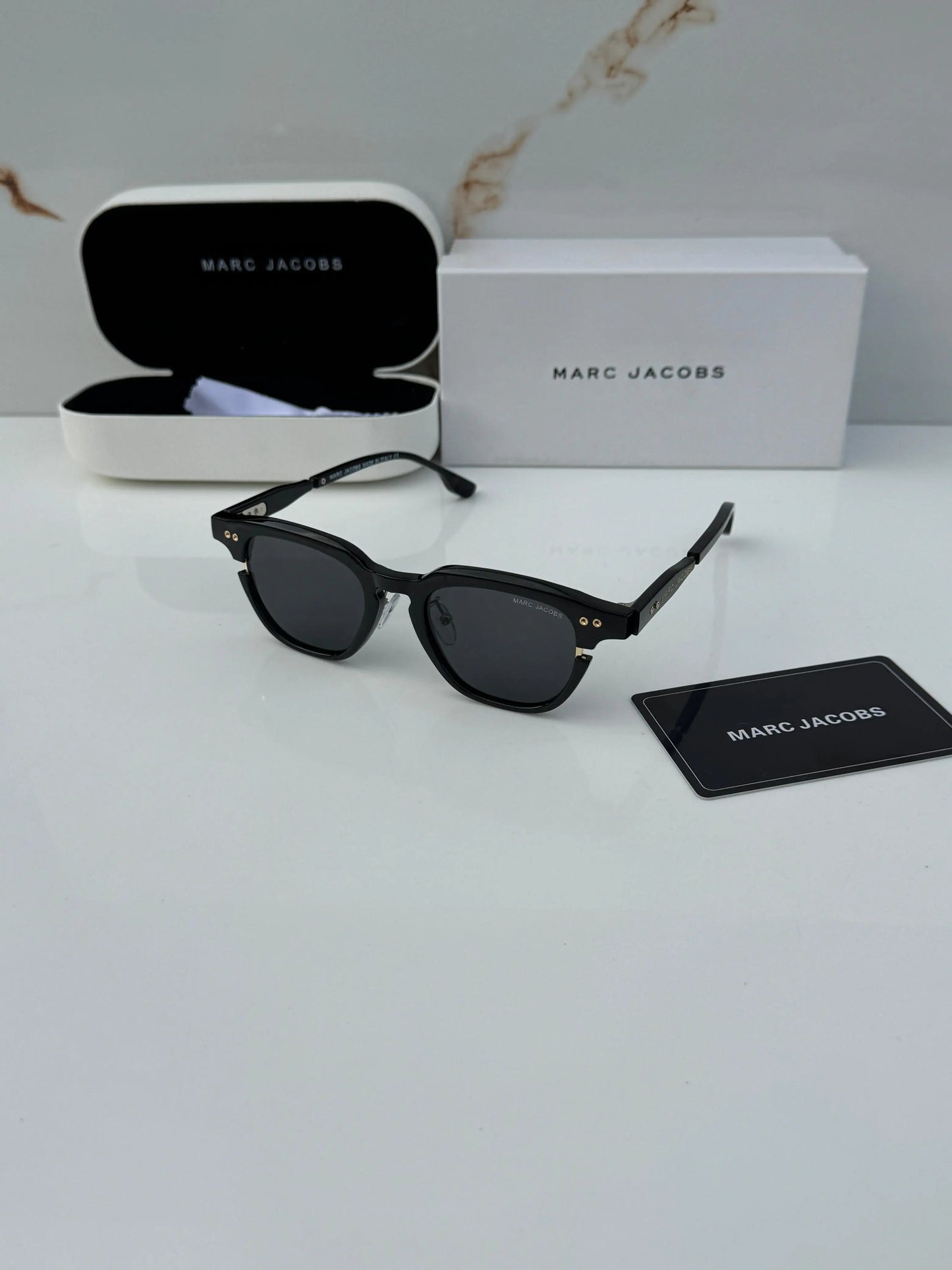 Marc_jacobs_1131_black_gold