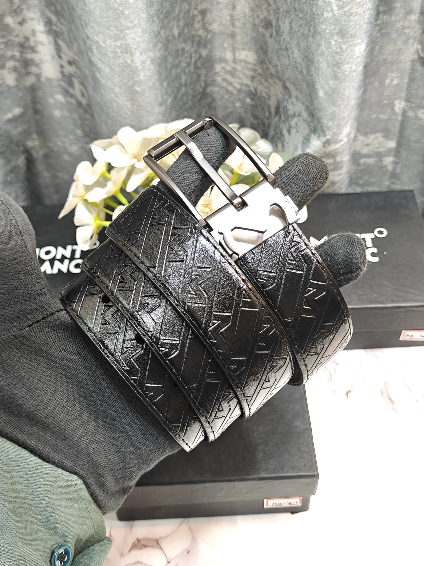 MONT BLANC PREMIUM QUALITY REVERSEABLE BELT WITH OG BO...X MB-704