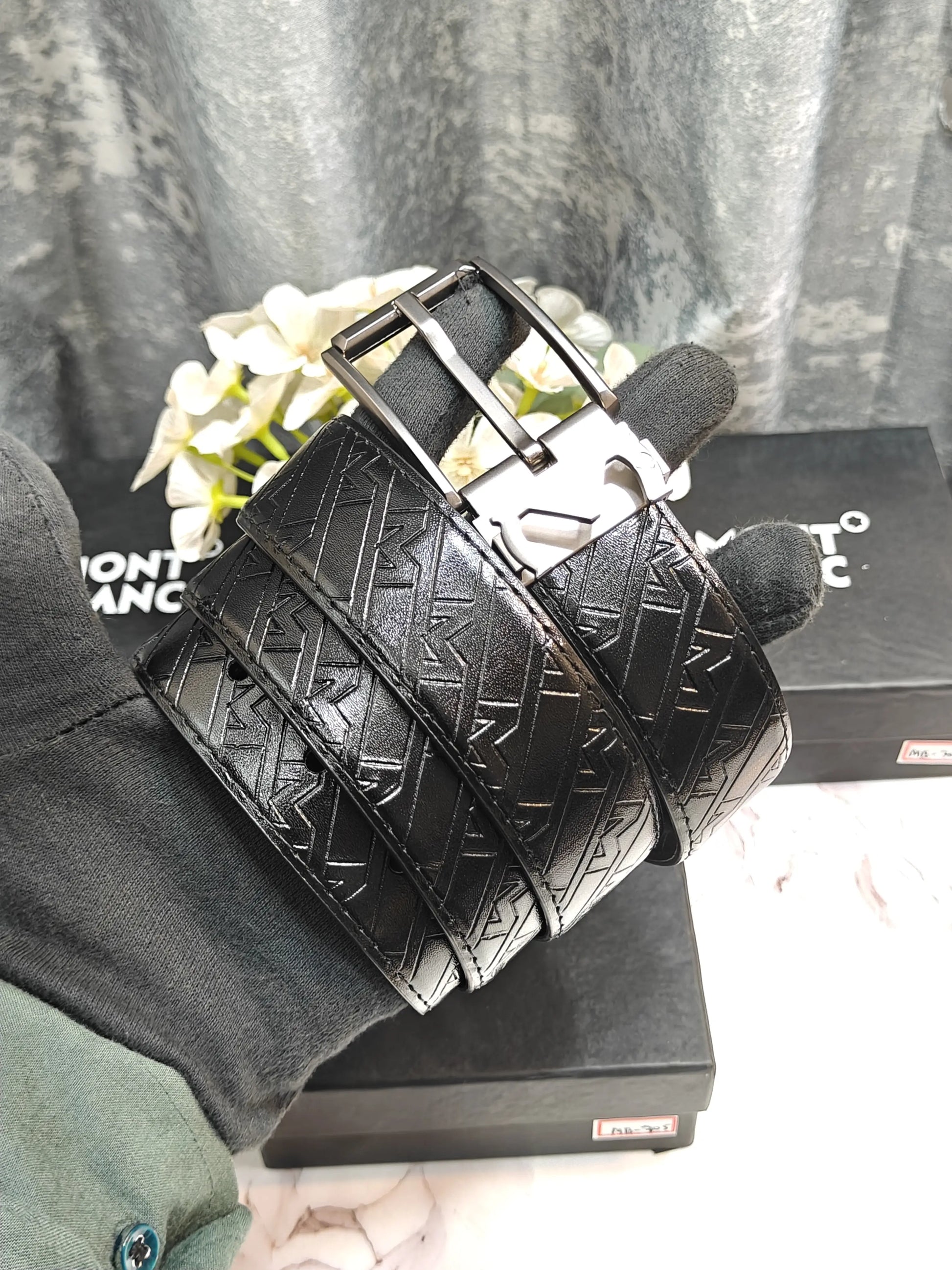 MONT BLANC PREMIUM QUALITY REVERSEABLE BELT WITH OG BO...X MB-704