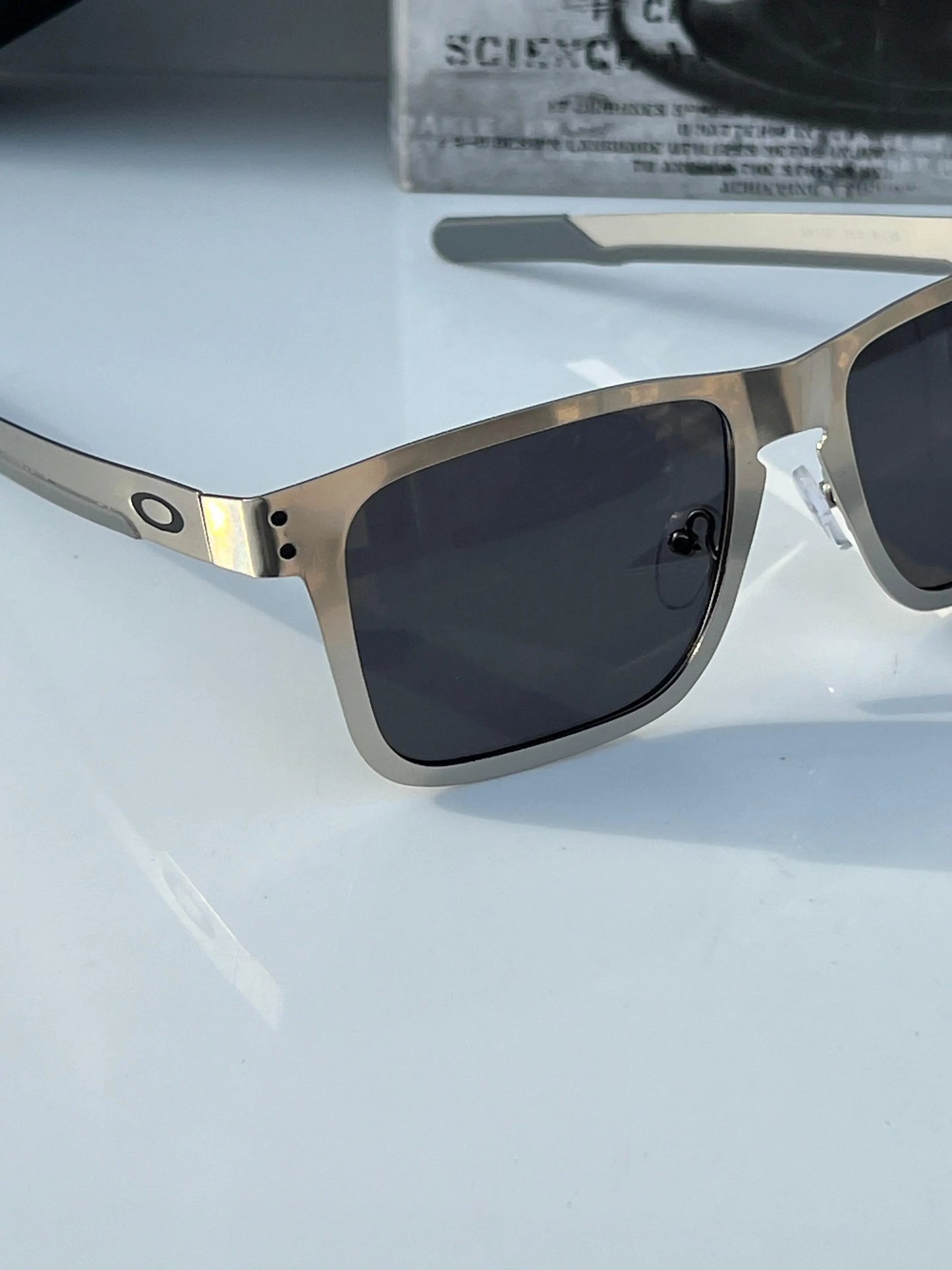 Oakley_1701_silver_black